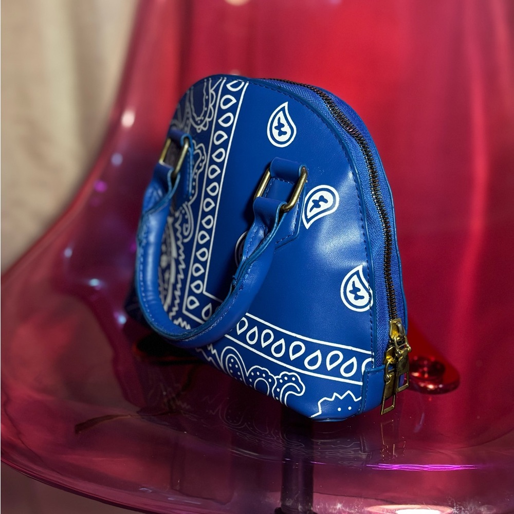 Gorgeous Blue Bandana Print handbag💙 perfect condition, super cute! - Picture 9 of 10
